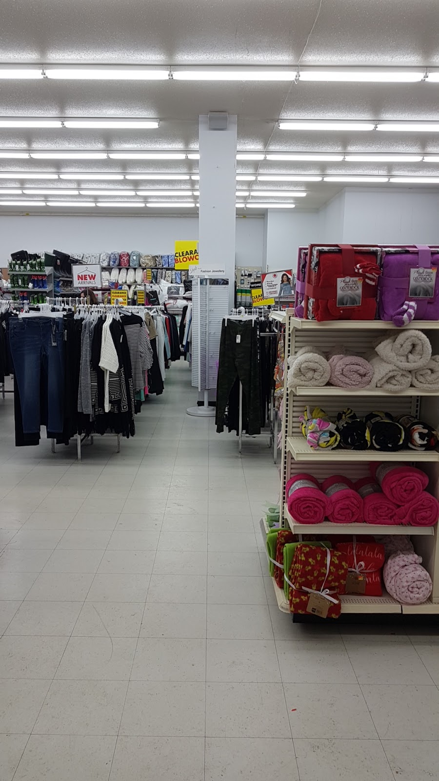 Red Apple Stores | department store | 257 Centre Ave E, Altona, MB R0G 0B0, Canada | 2043249429 OR +1 204-324-9429