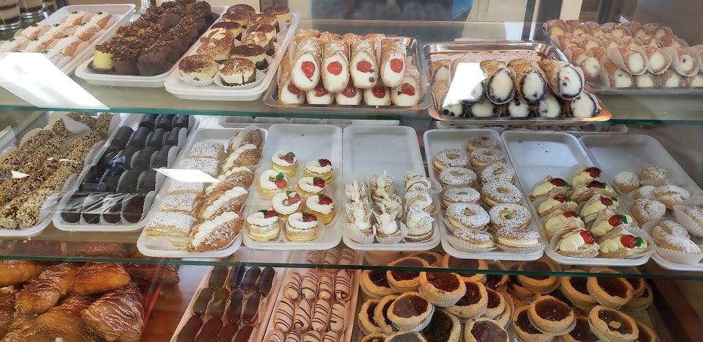 La Farina Bakery | 8040 Lundys Ln, Niagara Falls, ON L2H 1H1, Canada | Phone: (905) 354-1666