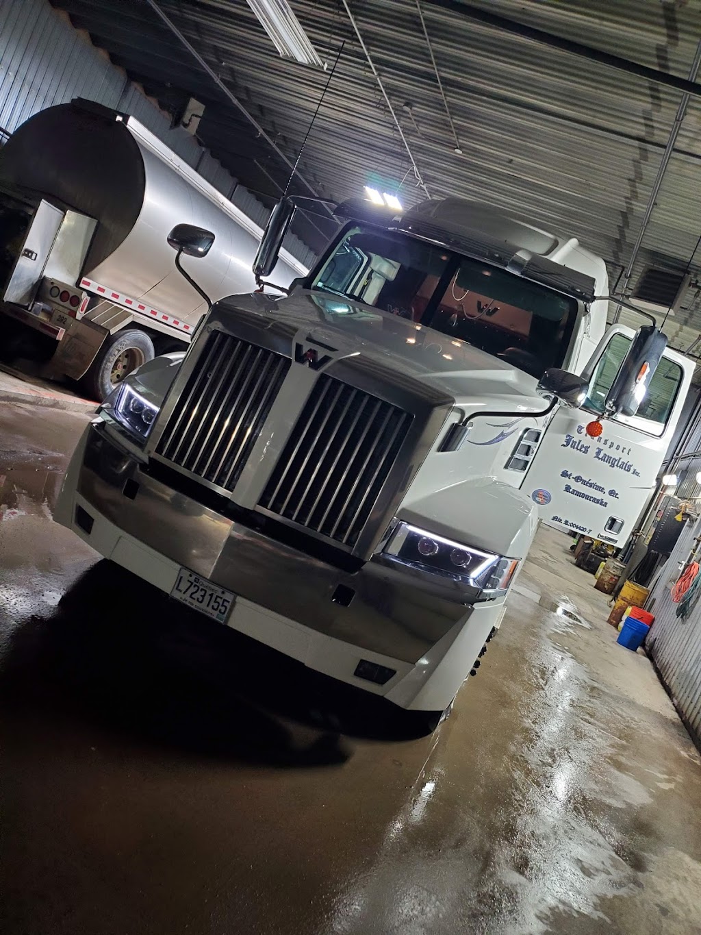 Transport Jules Langlais Inc | 23 Chem. du Village, Saint-Onésime, QC G0R 3W0, Canada | Phone: (418) 856-3237