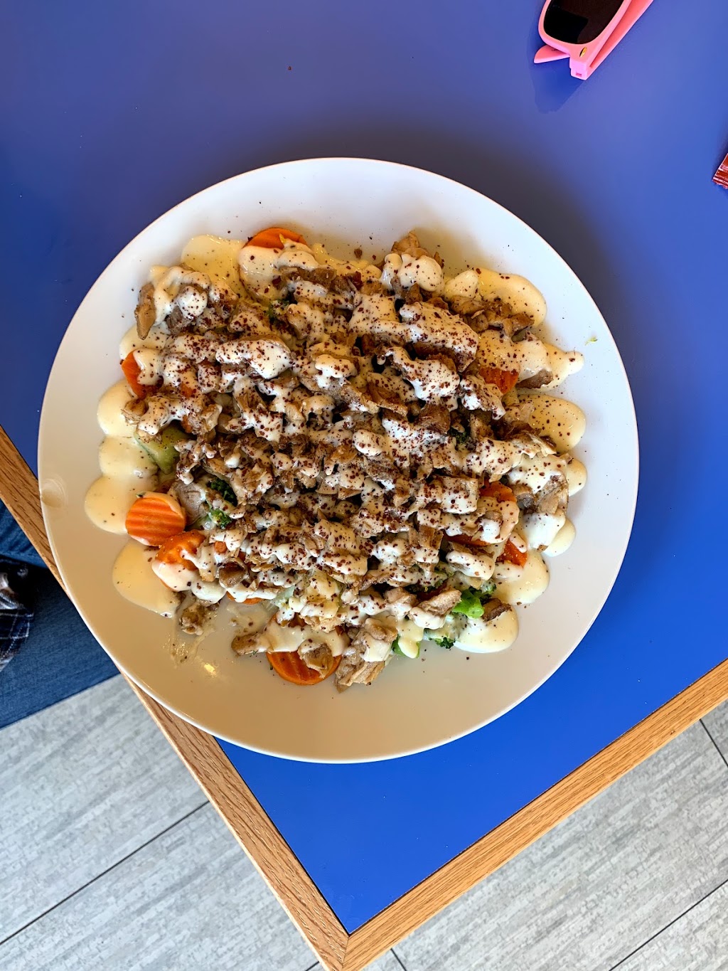 Osmows Shawarma | 555 Essa Rd Unit A10, Barrie, ON L4N 6A9, Canada | Phone: (705) 734-9333