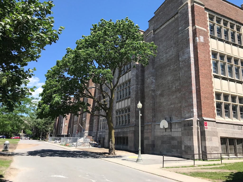 Westmount Park Elementary School | 15 Pl. Park, Westmount, QC H3Z 2K4, Canada | Phone: (514) 935-4388
