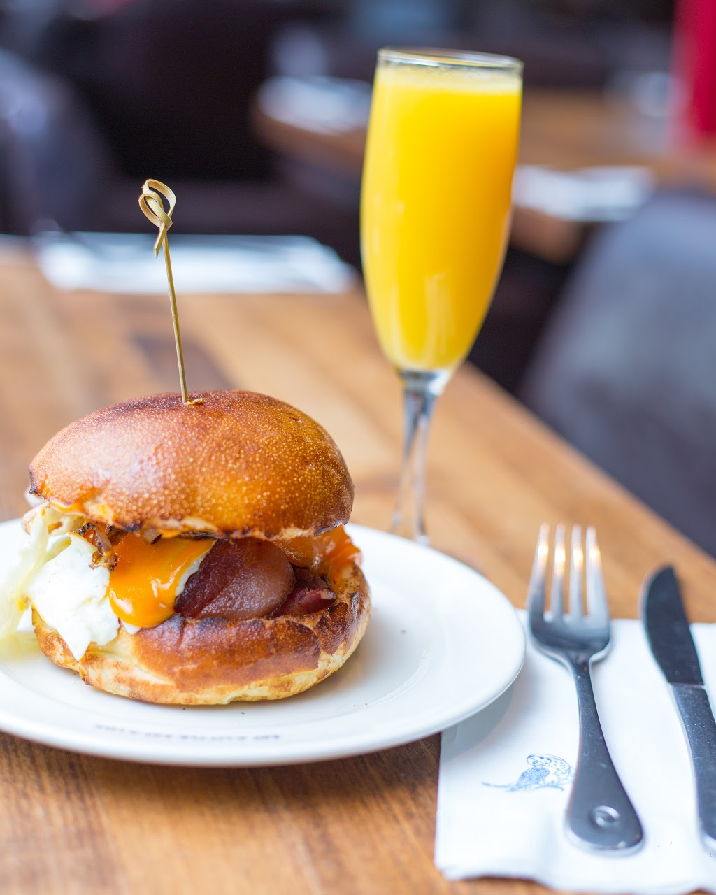 Earls Kitchen + Bar | 6339 200 St Unit 600, Langley City, BC V2Y 1A2, Canada | Phone: (604) 534-8750