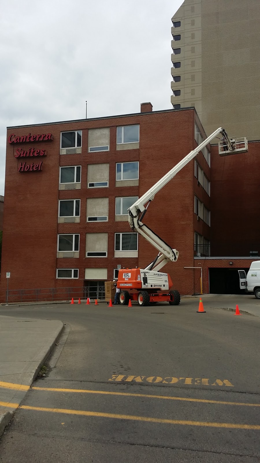 Edmonton Painting | 6444 157 Ave NW, Edmonton, AB T5Y 2N5, Canada | Phone: (587) 400-7009