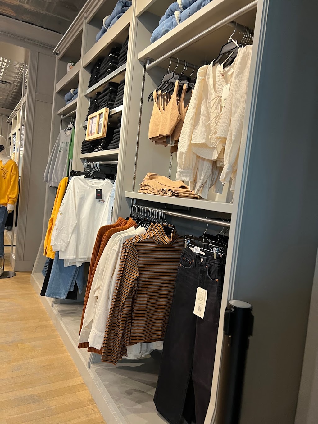 Levis Store | 1485 Portage Ave #66Q, Winnipeg, MB R3G 0W4, Canada | Phone: (431) 807-9490