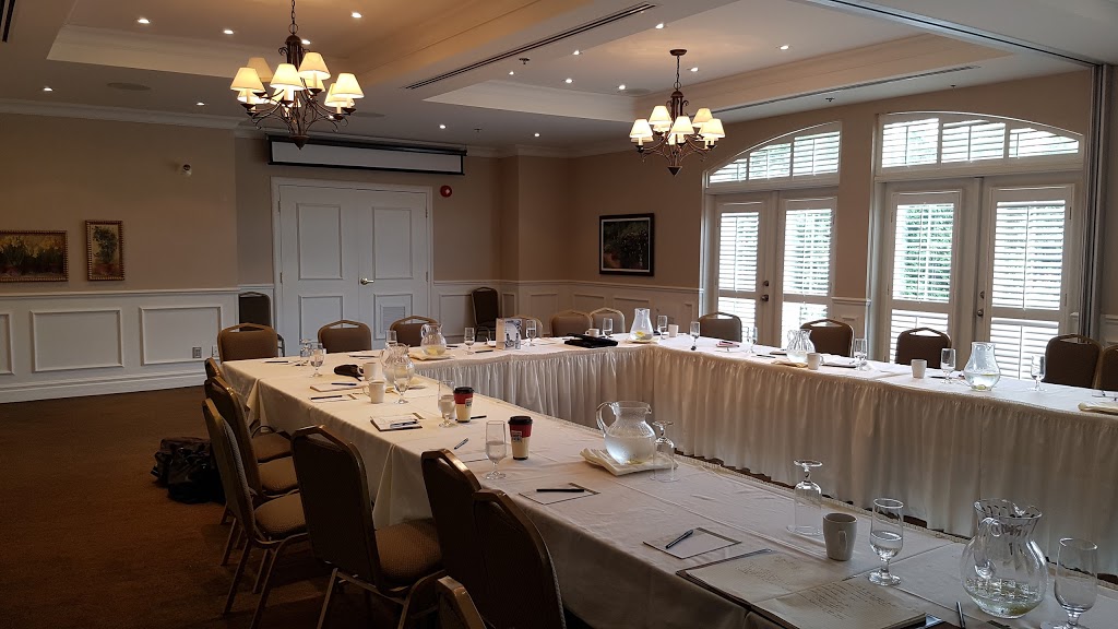 Le St-Martin Bromont Hôtel & Suites | 111 Boul. du Carrefour, Bromont, QC J2L 3L1, Canada | Phone: (866) 355-0044