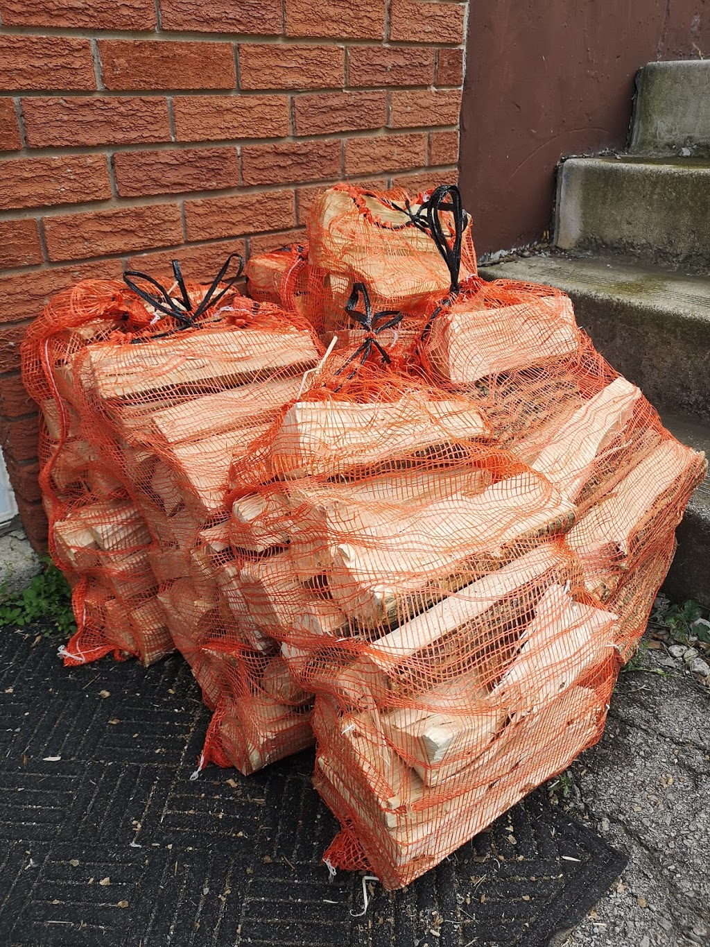 Stoney Creek Firewood | 54 Lincoln Rd, Stoney Creek, ON L8E 1Z1, Canada | Phone: (289) 527-3008