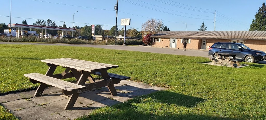 Motel Minden | 12600 ON-35, Minden, ON K0M 2K0, Canada | Phone: (705) 286-6900