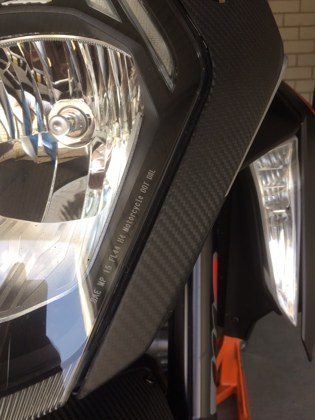 Motocomposites Inc. | 4005 Boul Matte unit A, Brossard, QC J4Y 2P4, Canada | Phone: (450) 659-1659