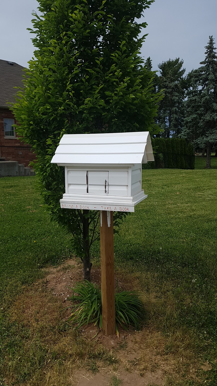 Tiny Free Library | Unnamed Road, Grimsby, ON L3M 5S8, Canada