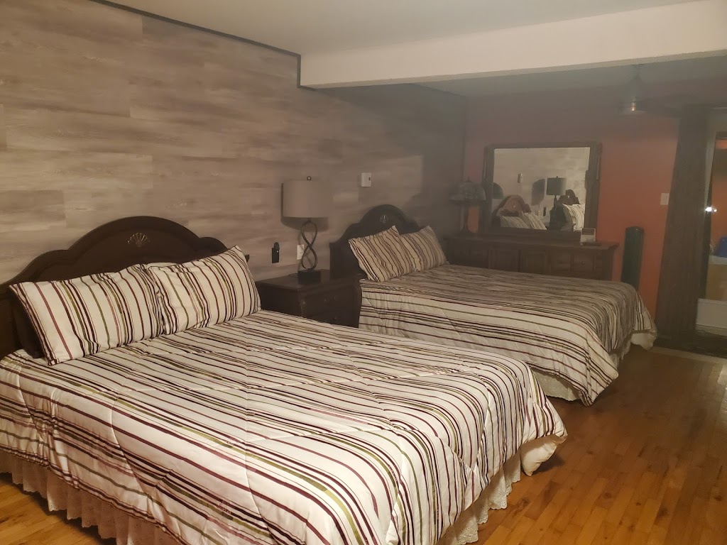 Auberge Villa Bellerive | 1596 Chemin de Bellerive sur le Lac, Nominingue, QC J0W 1R0, Canada | Phone: (819) 278-3802