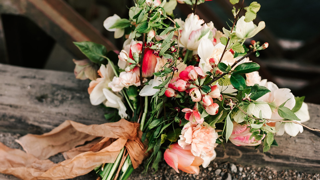 Twiggage & Bloom | 31951 Bench Ave, Mission, BC V4S 1E6, Canada | Phone: (778) 549-1496