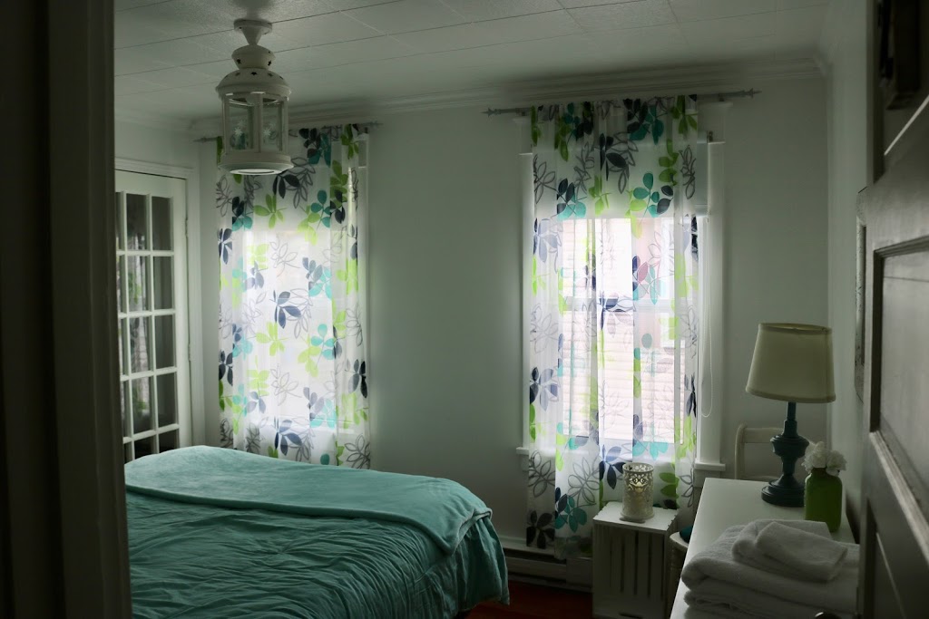 Les Petits Trésors B&B | 44 Rue Johnson, Coaticook, QC J1A 2S1, Canada | Phone: (819) 678-0558