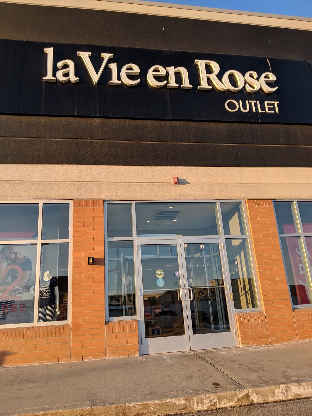 La Vie en Rose South Trail Crossing | SOUTH TRAIL CROSSING, 4307 130 Ave SE UNIT # 91, Calgary, AB T2Z 3V8, Canada | Phone: (403) 726-8023