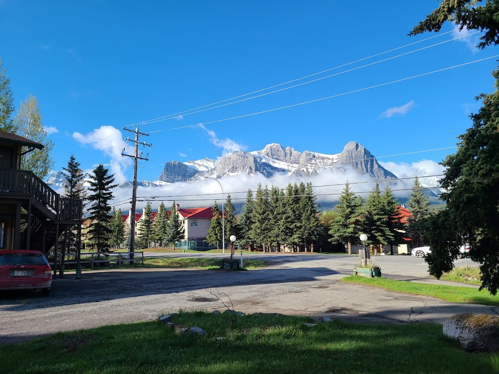 Rundle Mountain Lodge - 1723 Bow Valley Trail, Canmore, AB T1W 2W1, Canada