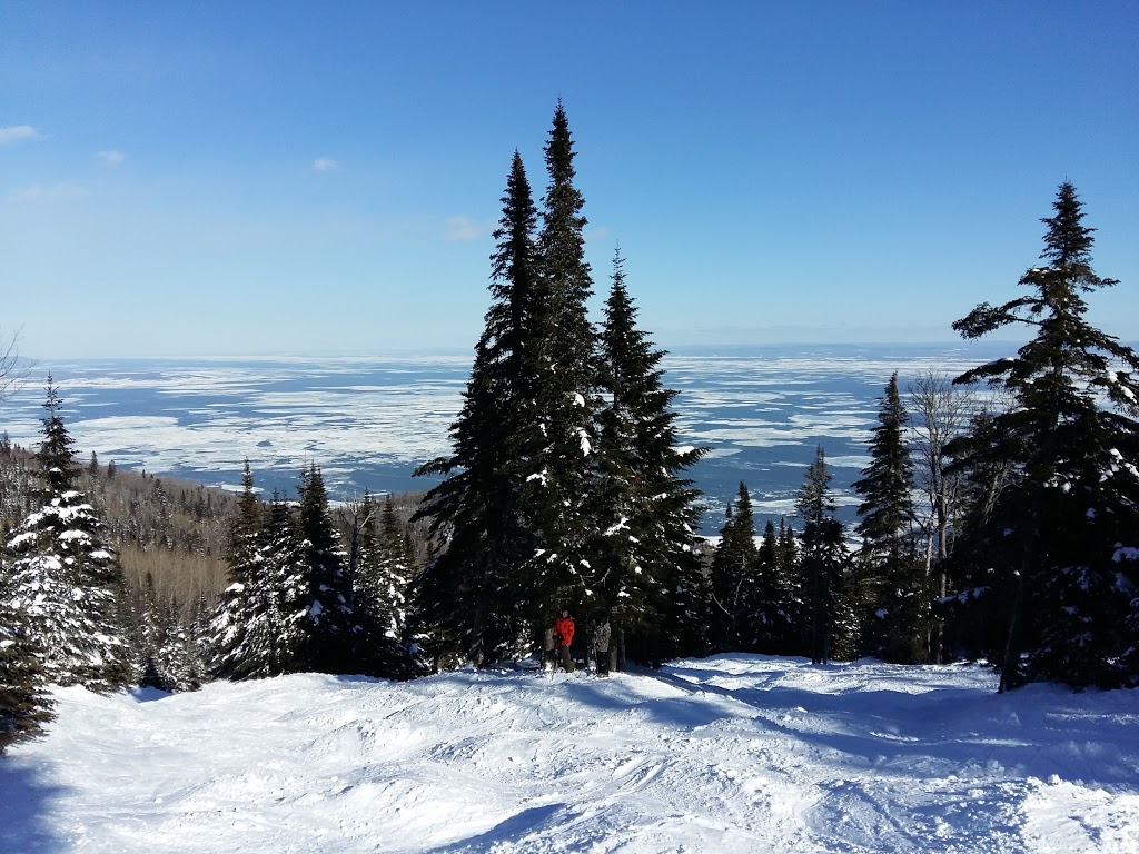 Le Massif de Charlevoix (stationnement en haut) | 455 QC-138, Petite-Rivière-Saint-François, QC G0A 2L0, Canada | Phone: (418) 632-5876