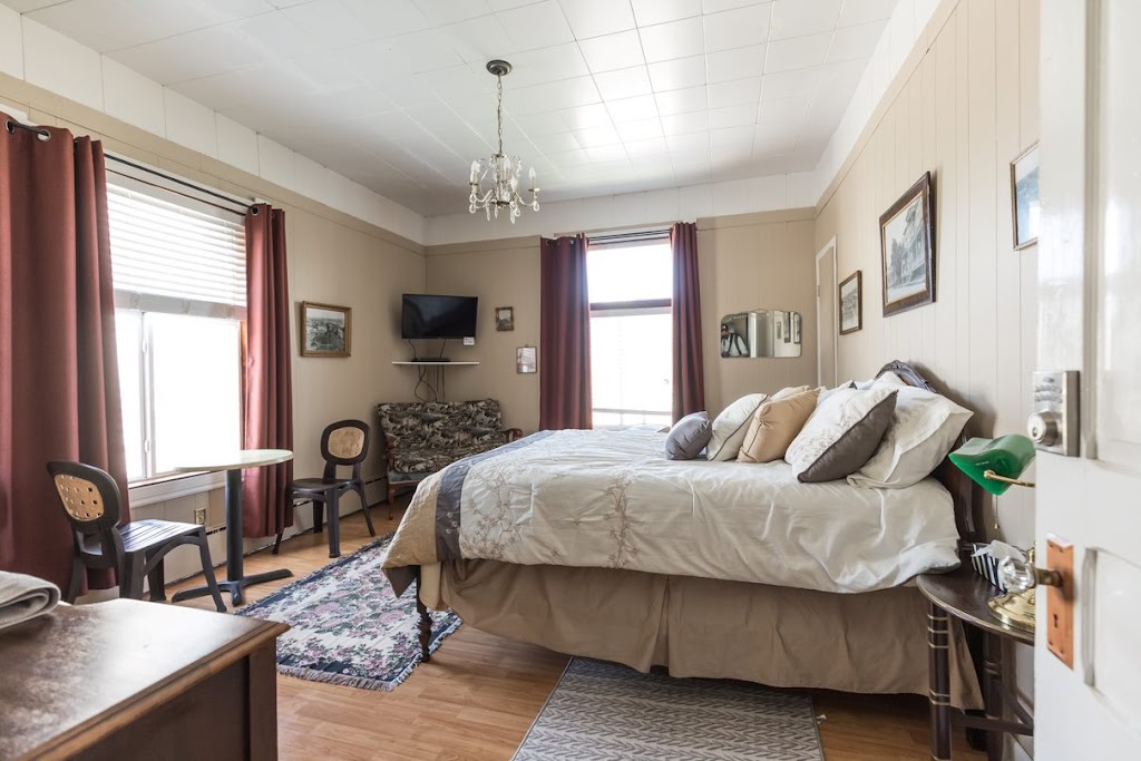 LAuberge du Presbytère | 1355 Rue Principale, Saint-Stanislas-de-Champlain, QC G0X 3E0, Canada | Phone: (418) 328-3371