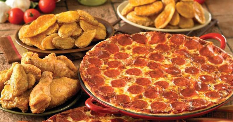 Gas and country (pizza) | 5614 Hwy 620, Wollaston, ON K0L 1P0, Canada | Phone: (613) 337-0190