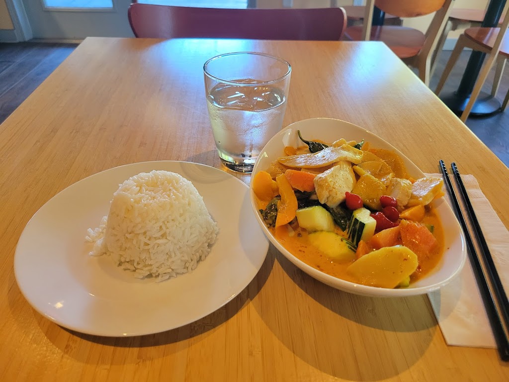 R-harn Thai restaurant | 2740 Dundas Rd, Shawnigan Lake, BC V0R 2W0, Canada | Phone: (250) 929-0889