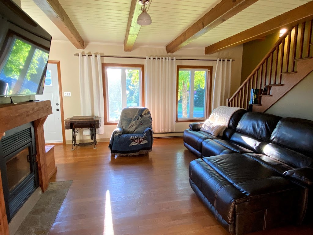 Location de Chalet avec Spa à 30 minutes de la ville de Québec- Valcartier | 1398 5e Av, Saint-Gabriel-de-Valcartier, QC G0A 4S0, Canada | Phone: (418) 573-1046