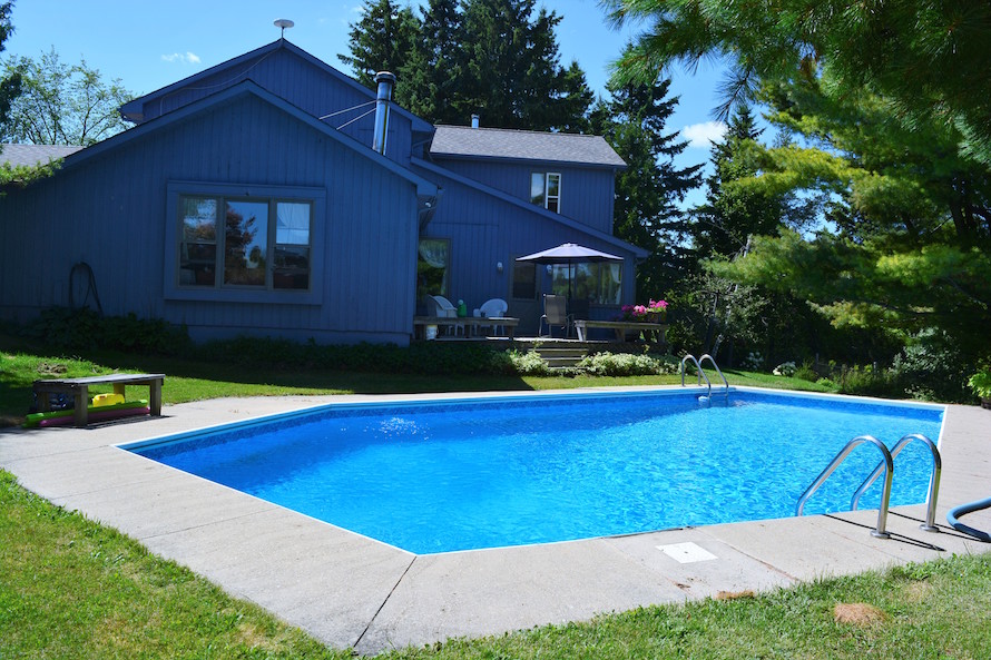The Farmers Walk Bed and Breakfast | 833345 4 Line E, Orangeville, ON L9W 5Z4, Canada | Phone: (519) 942-1775