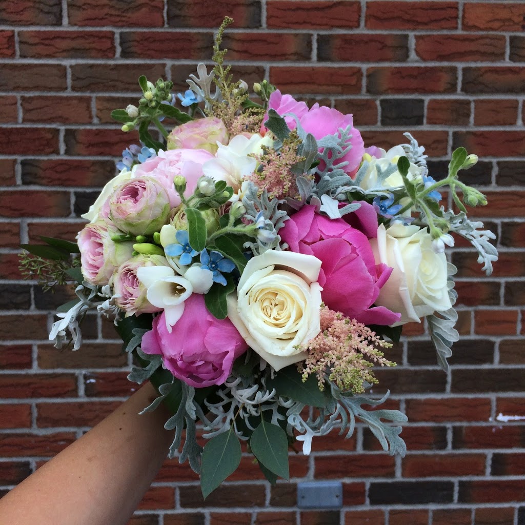 Flower Fantasy | 3635 Cawthra Rd unit 13/14, Mississauga, ON L5A 2Y5, Canada | Phone: (905) 279-2215