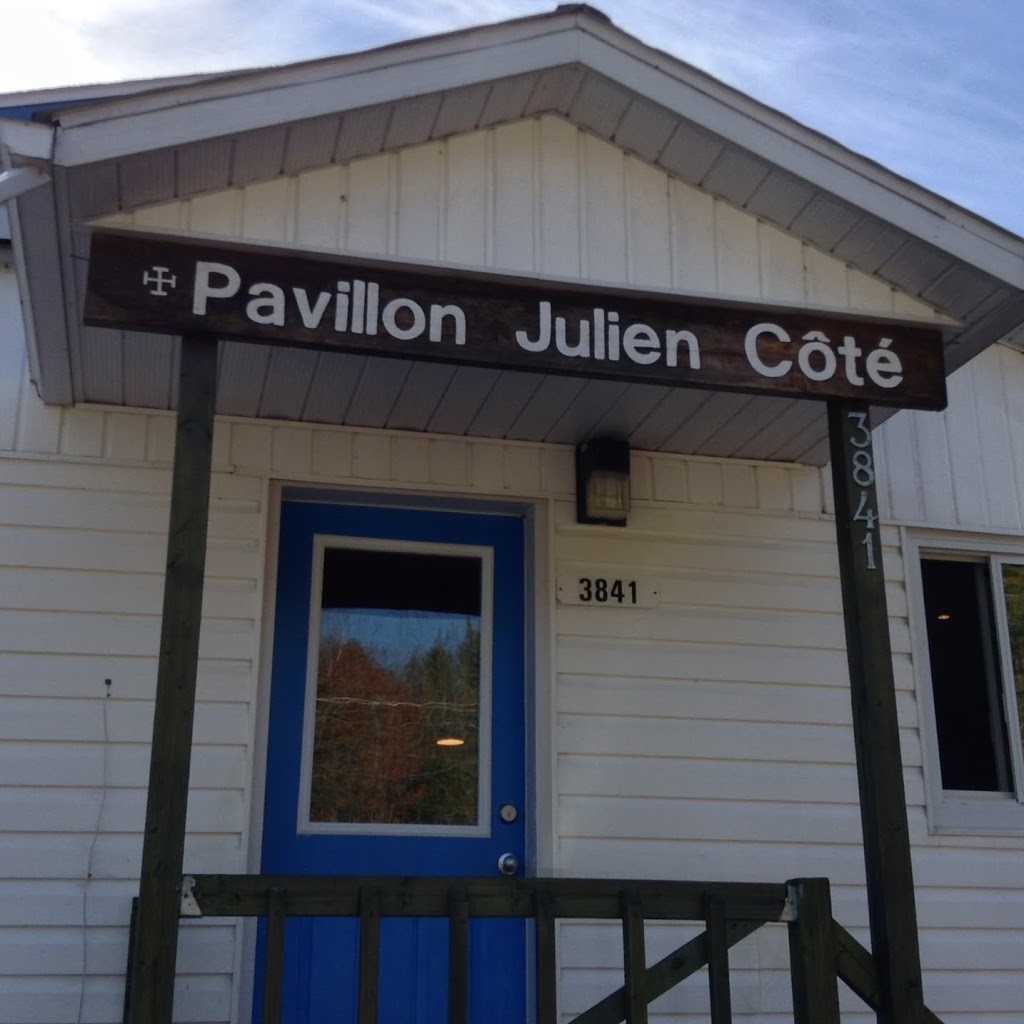 Pavillon Julien Côté | lodging | 3841 Rang Fontarabie, Sainte-Ursule, QC J0K 3M0, Canada | 5147109411 OR +1 514-710-9411