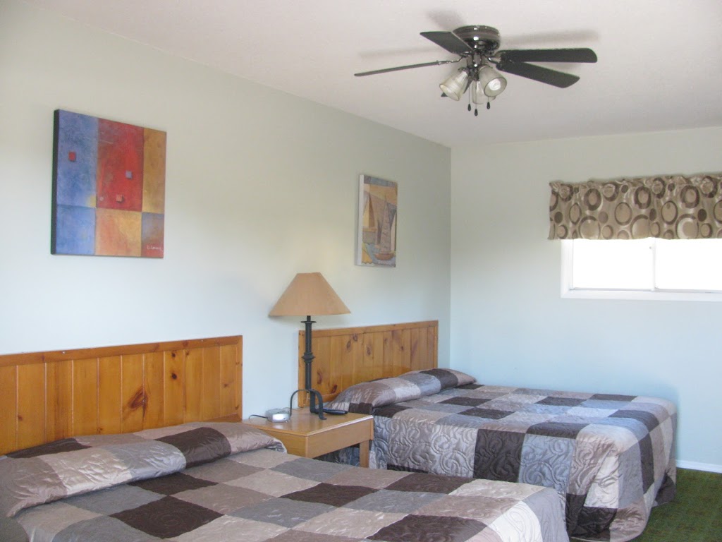 Timberland Motel & Restaurant | Hwy 11, State Rte 17, Shabaqua, ON P0T 1X0, Canada | Phone: (807) 933-4323