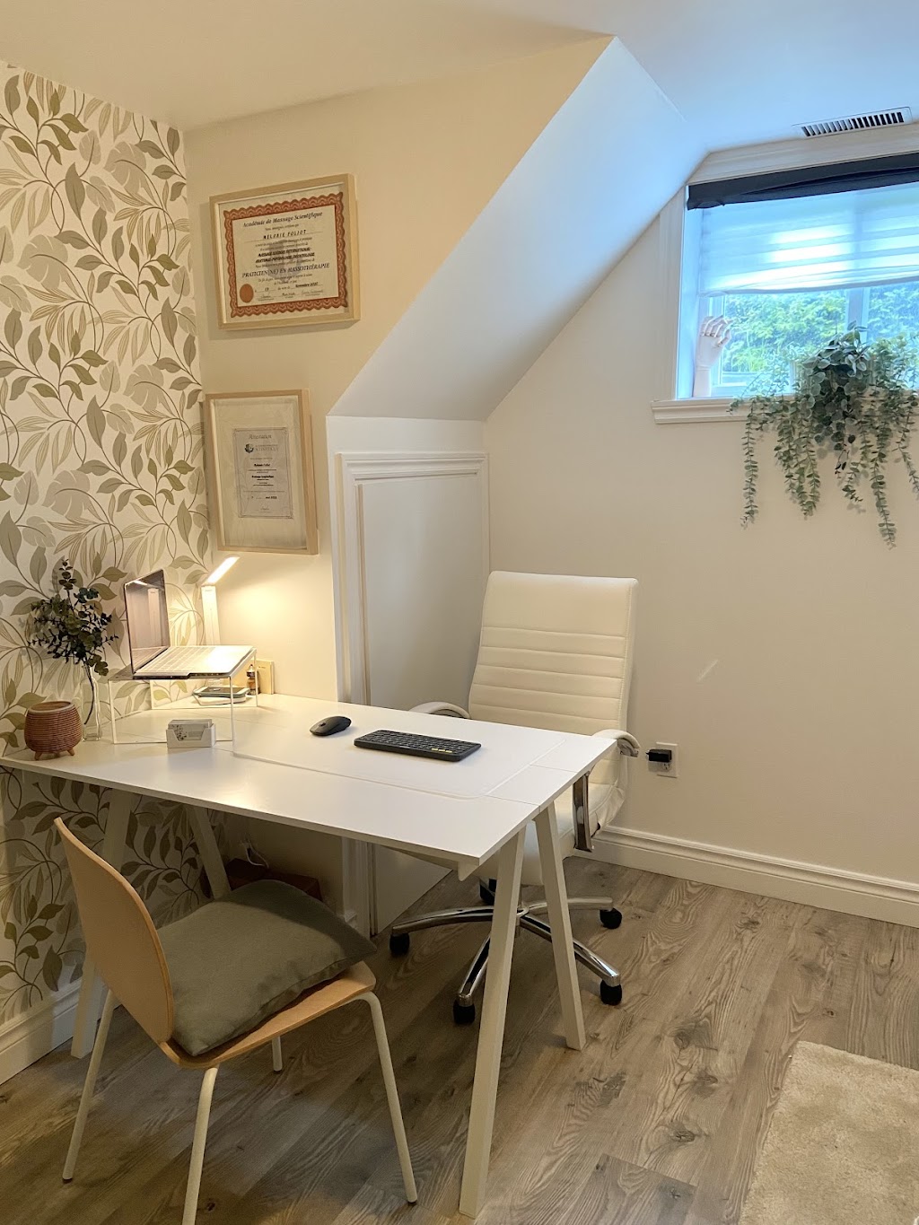 Mélanie Foliot Massothérapie | 291 Rue Duberger, Québec, QC G2N 1N2, Canada | Phone: (581) 978-1458
