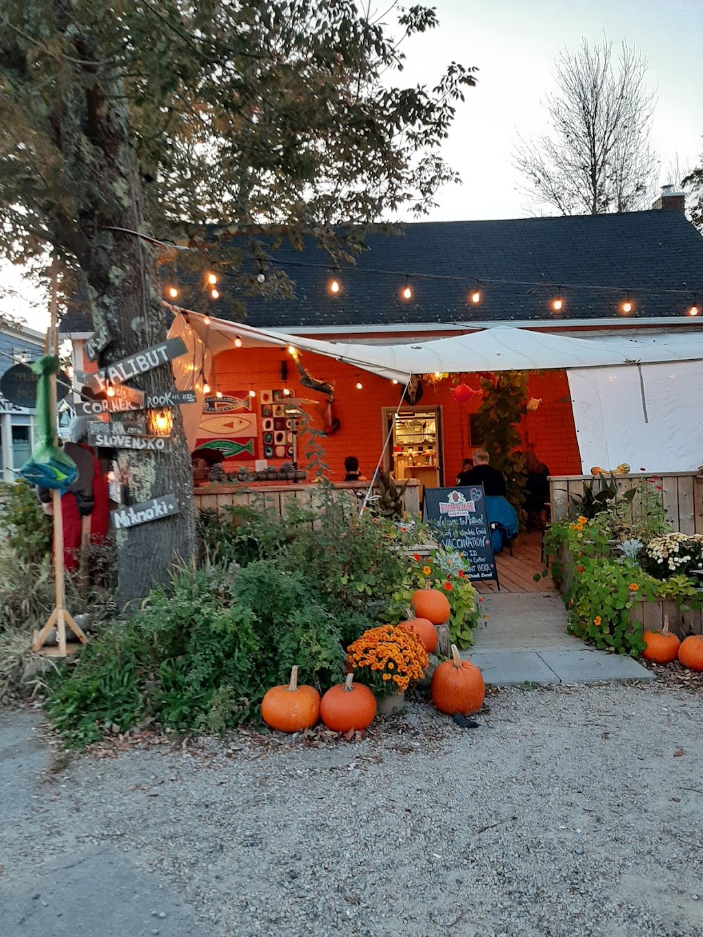 MATEUS BISTRO | 533 Main St, Mahone Bay, NS B0J 2E0, Canada | Phone: (902) 531-3711