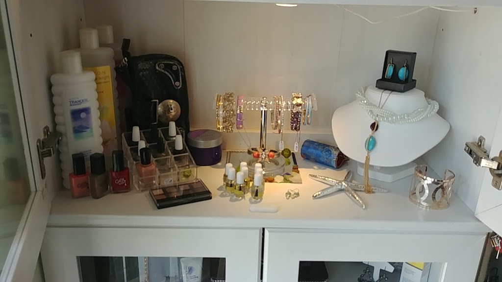 Tips & Toes by Tracy | 29 Sunnyhill Rd, Cambridge, ON N3C 1J2, Canada | Phone: (519) 277-8722