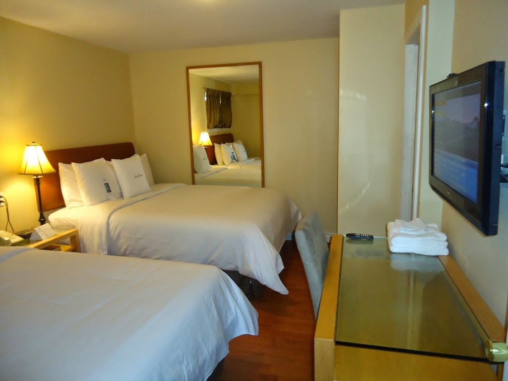 Bayside Inn & Waterfront Suites | 4024 Bath Rd, Kingston, ON K7M 4Y4, Canada | Phone: (613) 634-7400