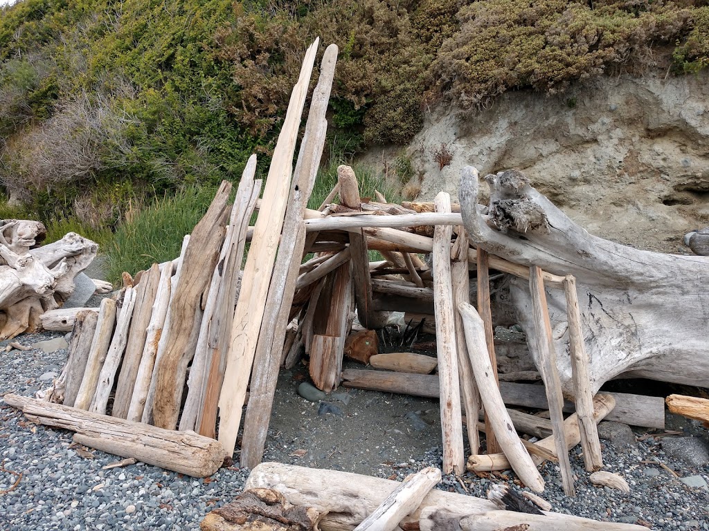 Spiral Beach | 1119 Dallas Rd, Victoria, BC V8V, Canada | Phone: (250) 361-0500