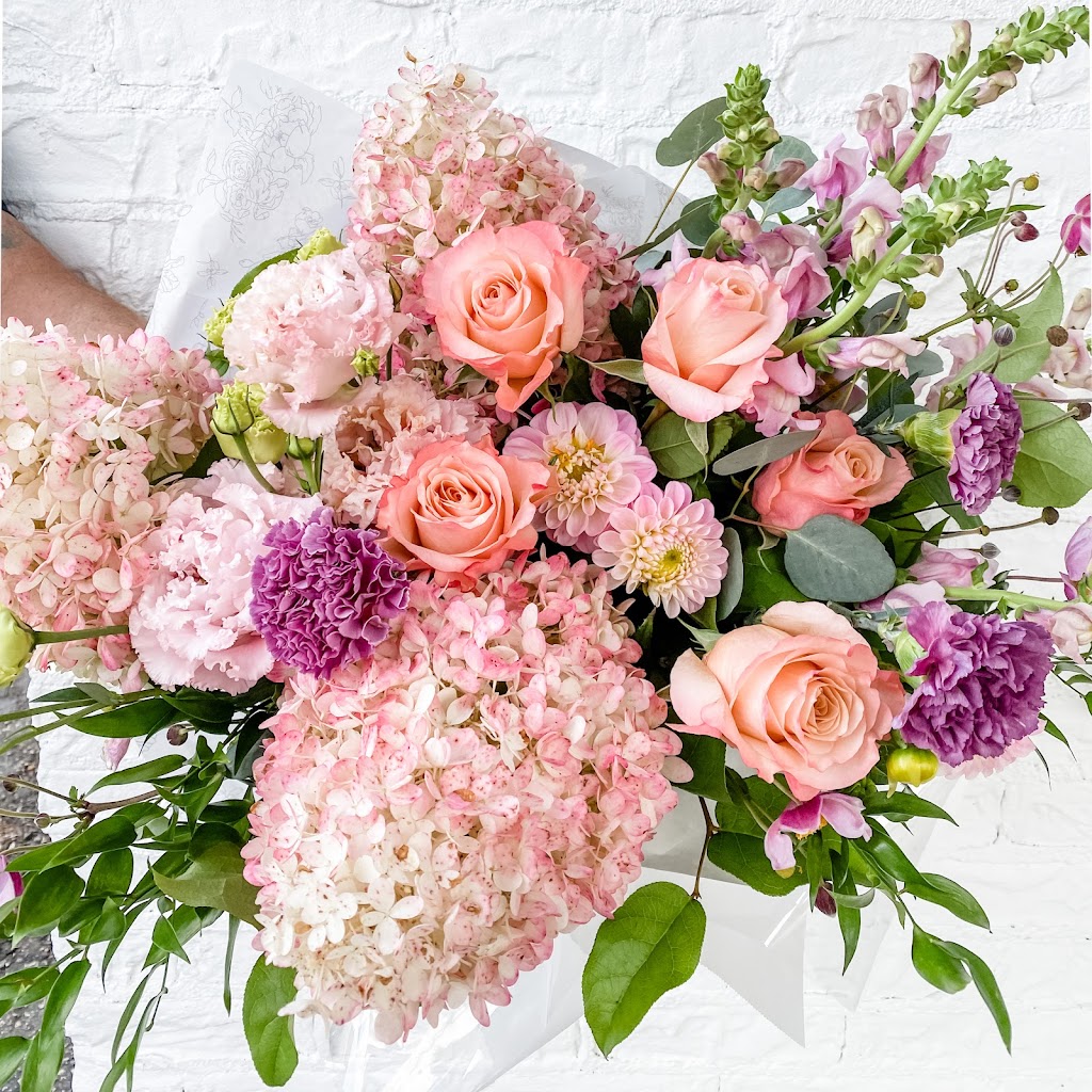 Living Fresh Flower Studio | 1382 King St N, St. Jacobs, ON N0B 2N0, Canada | Phone: (226) 336-1017