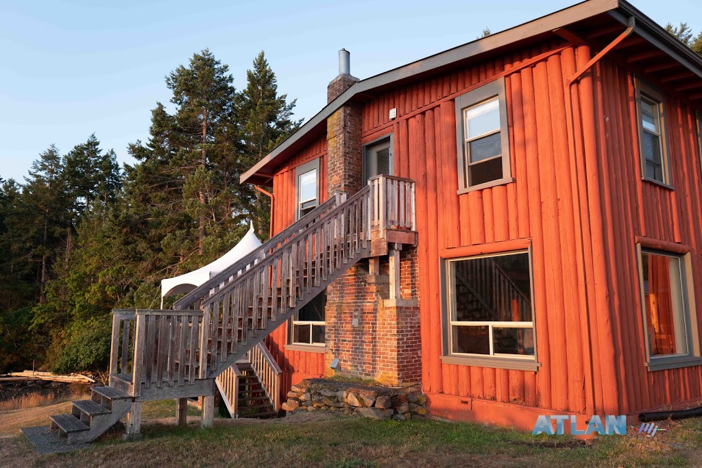 Dragons Lodge | 2950 Dragons Ln, Gabriola, BC V0R 1X7, Canada | Phone: (778) 658-0364