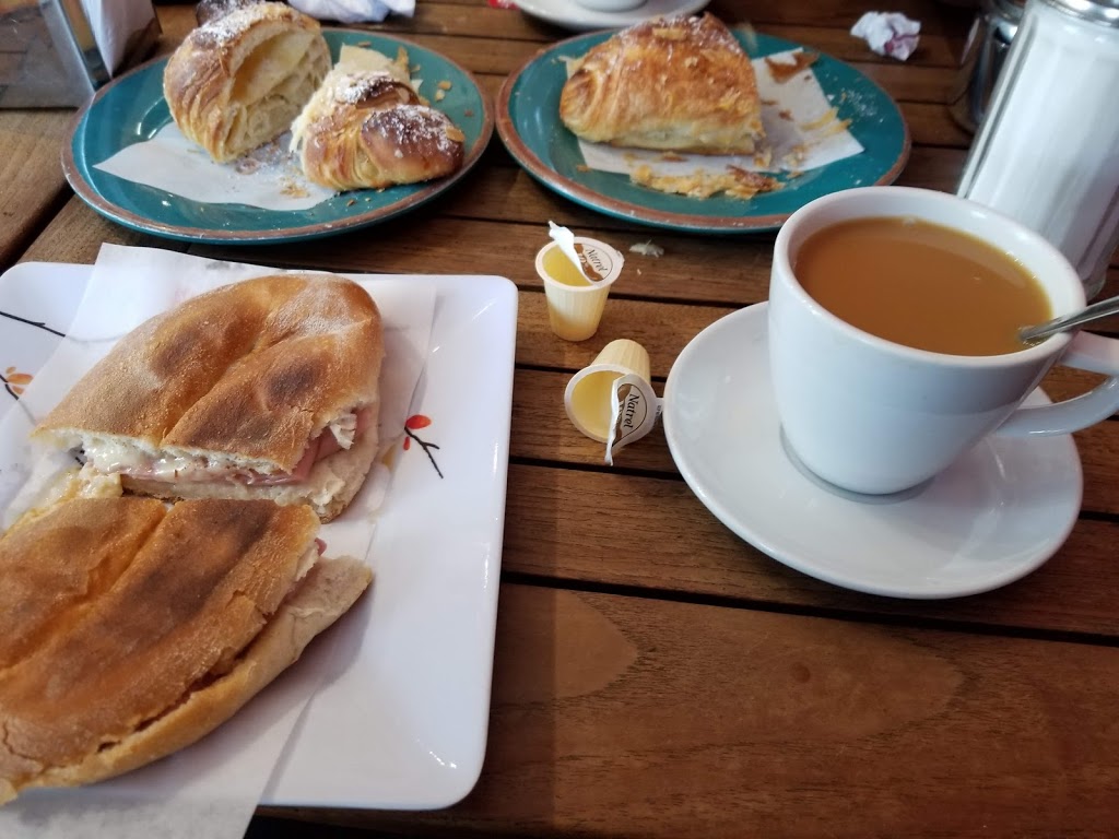 Golden Wheat Bakery & Pastry | 652 College St, Toronto, ON M6G 1B8, Canada | Phone: (416) 534-1107