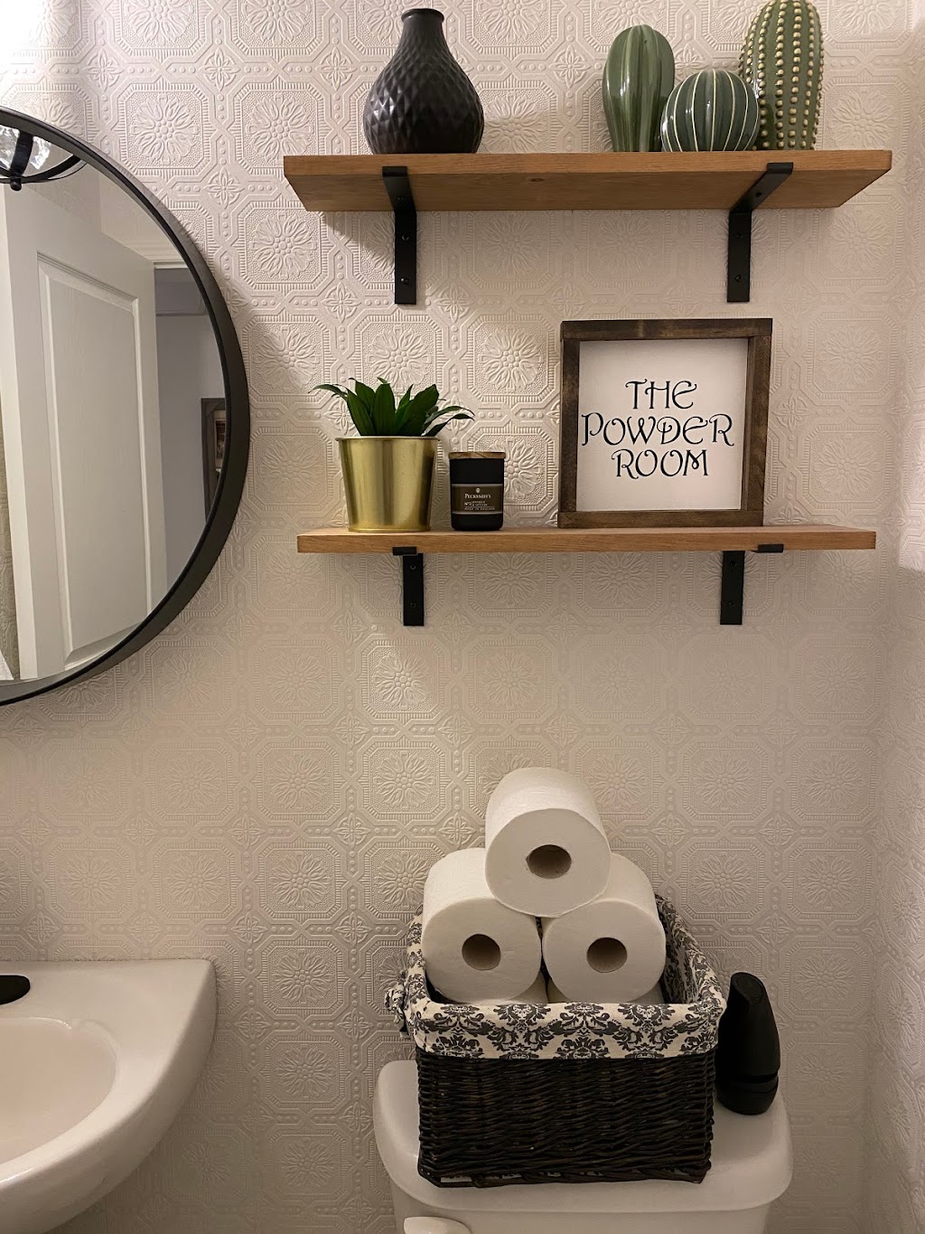 Calgary Wallpaper Installation | 117 Evergreen Mount SW, Calgary, AB T2Y 0L8, Canada | Phone: (403) 861-6298