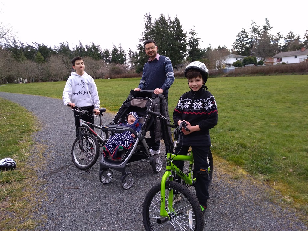 Balmacarra Park | 2Z8, 1890 Leyns Rd, Victoria, BC V8N 3W3, Canada