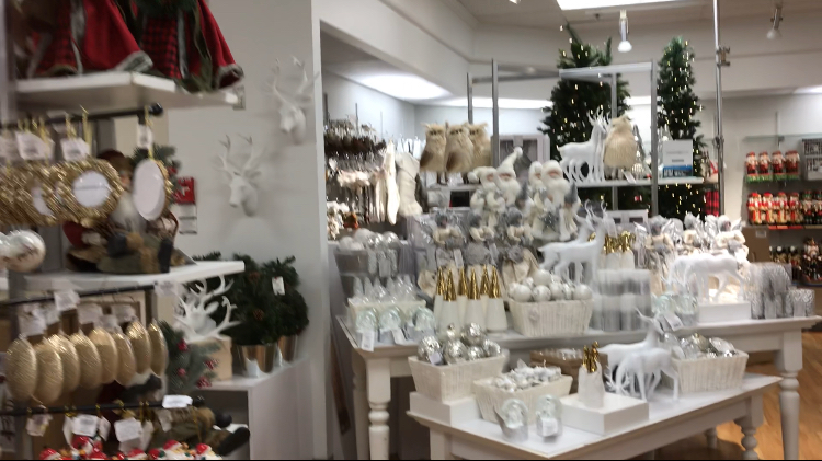 Hudsons Bay | 5100 Erin Mills Pkwy, Mississauga, ON L5M 4Z5, Canada | Phone: (905) 820-8300
