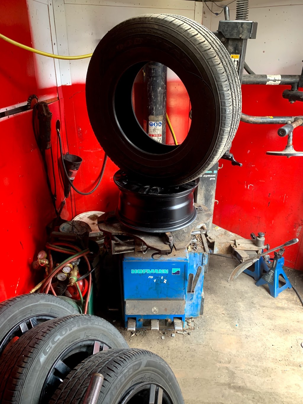 Pneus et mechanic mobile | Rue Pacific, Saint-Hubert, QC J3Z 0E5, Canada | Phone: (514) 608-7128