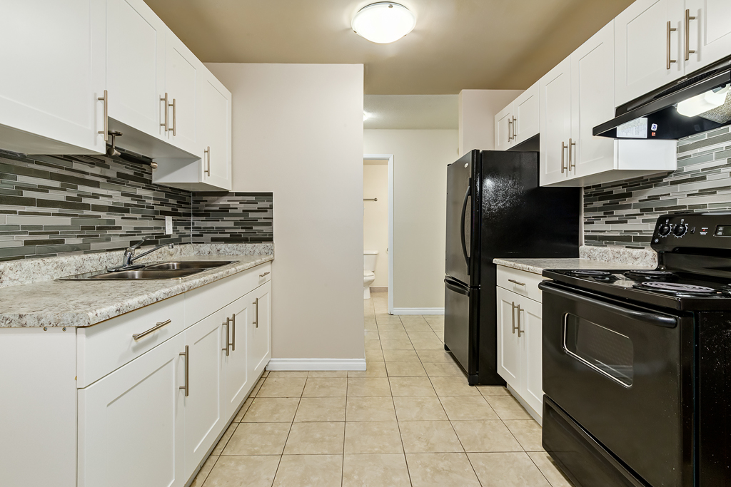 Stacy Manor | 10750 116 St NW, Edmonton, AB T5H 3M2, Canada | Phone: (855) 247-1492