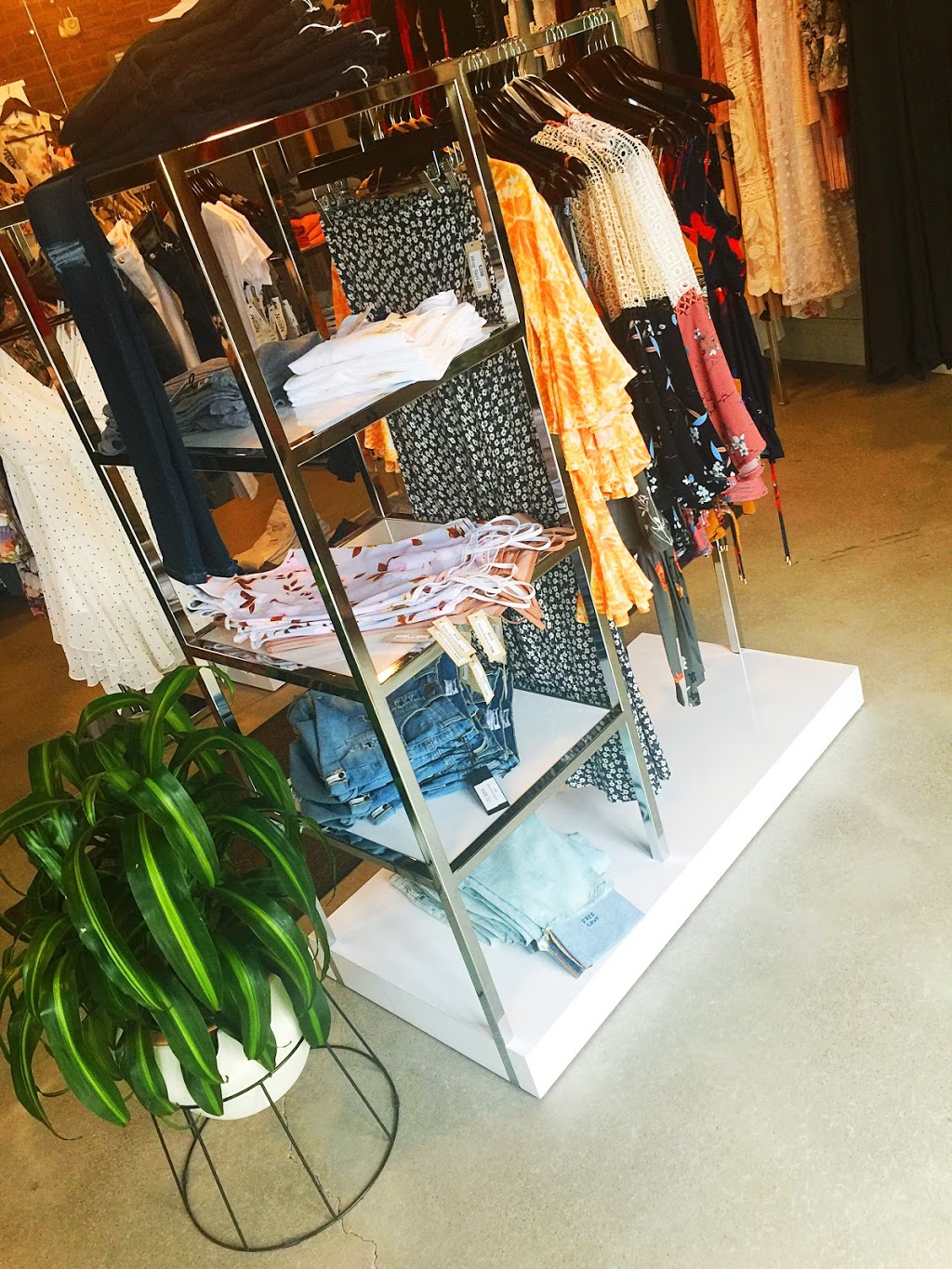 Angel Cupboard Boutique | 281 Woodbridge Ave #27, Woodbridge, ON L4L 0C6, Canada | Phone: (905) 605-3143