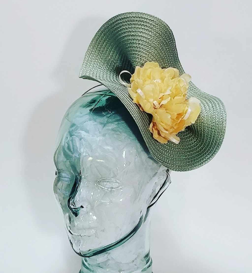 Le Petit Chapeau | 217 Mary St, Orillia, ON L3V 3E5, Canada | Phone: (705) 330-6814