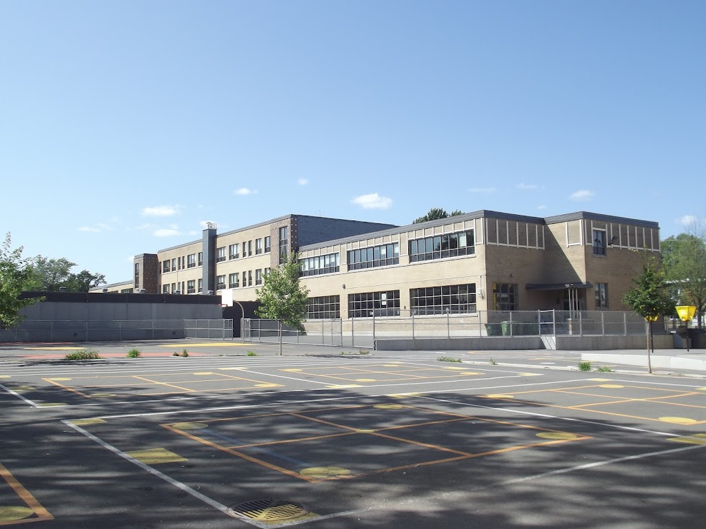 School François-De-Laval | 12050 Ave de Bois-de-Boulogne, Montreal, QC H3M 2X9, Canada | Phone: (514) 596-5540
