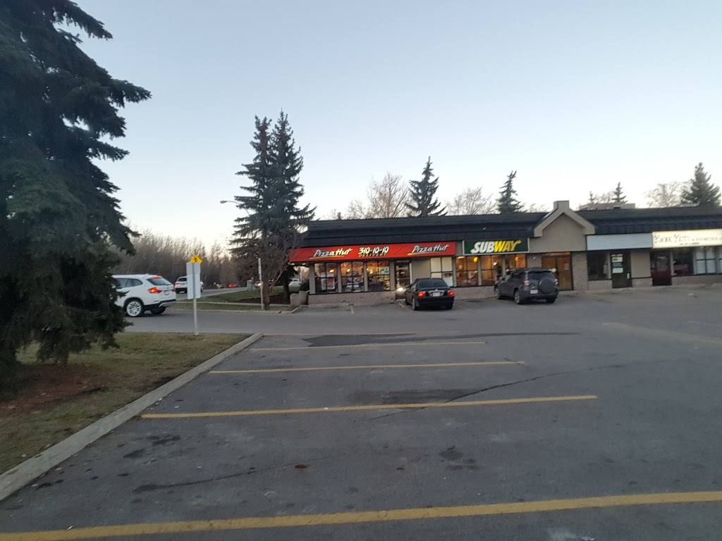 Pizza Hut | 6923 172 St NW, Edmonton, AB T5T 2P7, Canada | Phone: (780) 310-1010