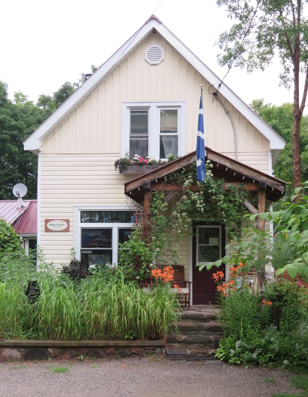 Glass Eagle Studios | 2801 Blairhampton Rd, Minden, ON K0M 2K0, Canada | Phone: (705) 286-3628