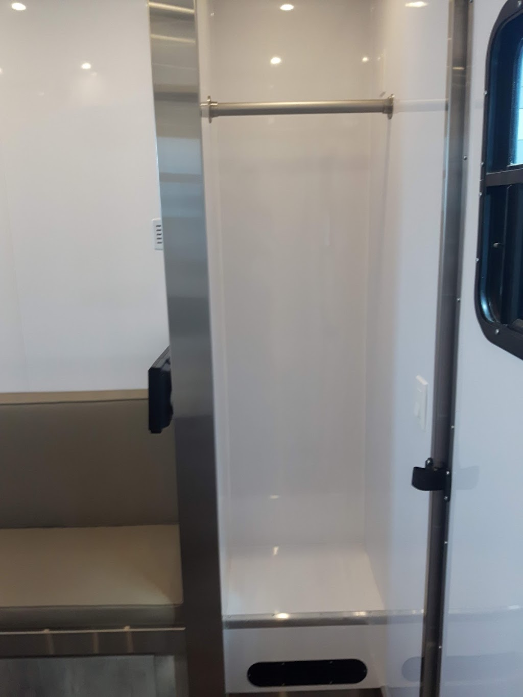 RM Trailer Ltd | 2199 Queen St Unit 140, Abbotsford, BC V2T 6J3, Canada | Phone: (604) 746-4005