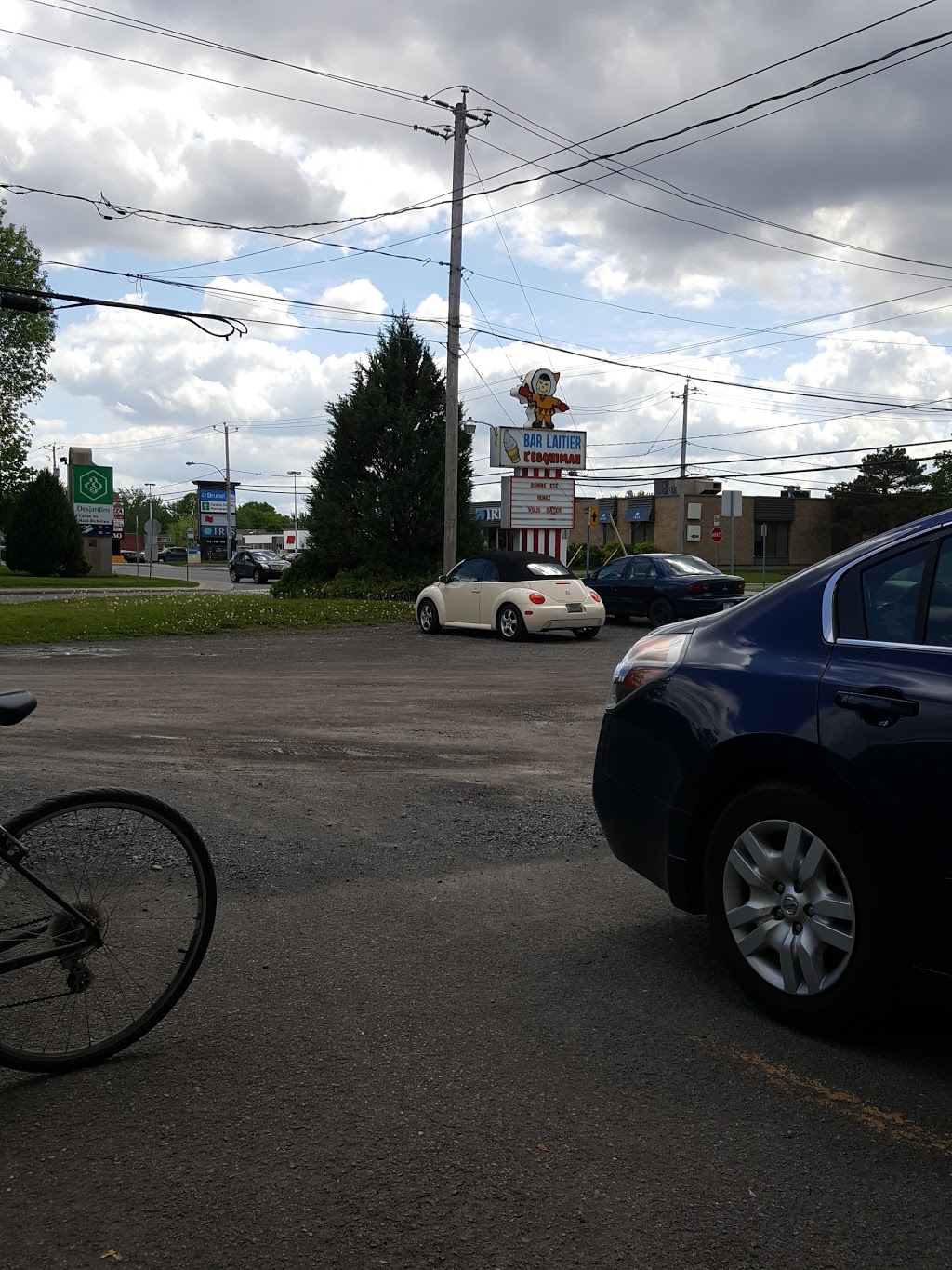 Milk Bar Eskimo | 700 Boulevard dIberville, Saint-Jean-sur-Richelieu, QC J2X 3Z7, Canada | Phone: (450) 545-1164