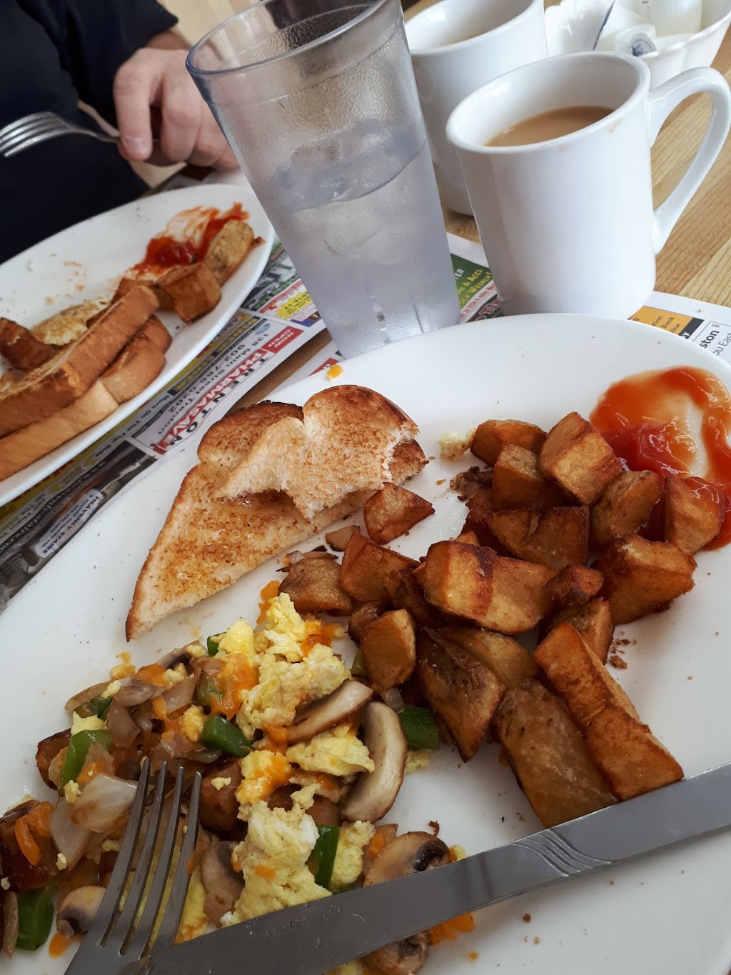 Barbs Family Diner | 1794 N Main St, Westville, NS B0K 2A0, Canada | Phone: (902) 396-3003