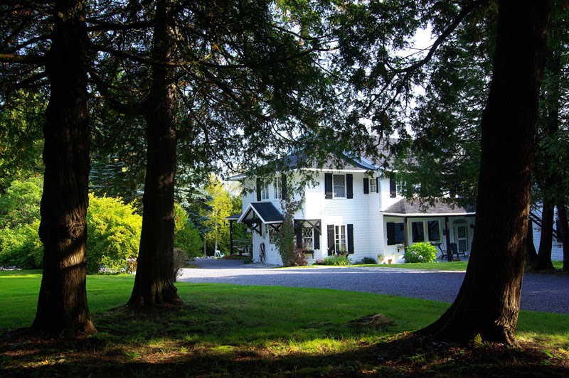 Auberge Les Sources | 8 Rue des Pins, La Malbaie, QC G5A 2S3, Canada | Phone: (418) 665-6952