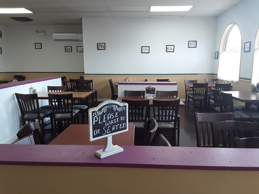 The Classics Diner | 1 Fairway Blvd, Bancroft, ON K0L 1C0, Canada | Phone: (613) 332-2815